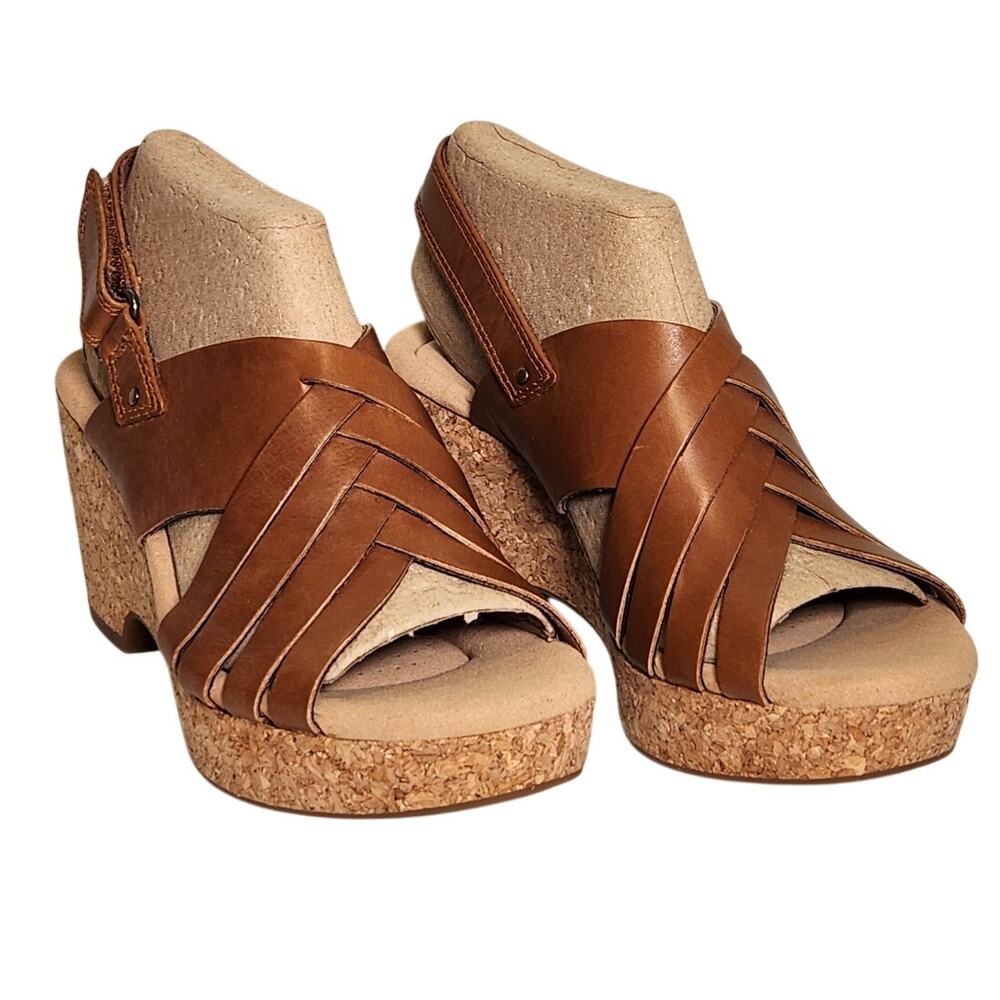 CLARKS NWT Giselle Glow Wedge Sandals, Tan Nubuck, Size 6.5